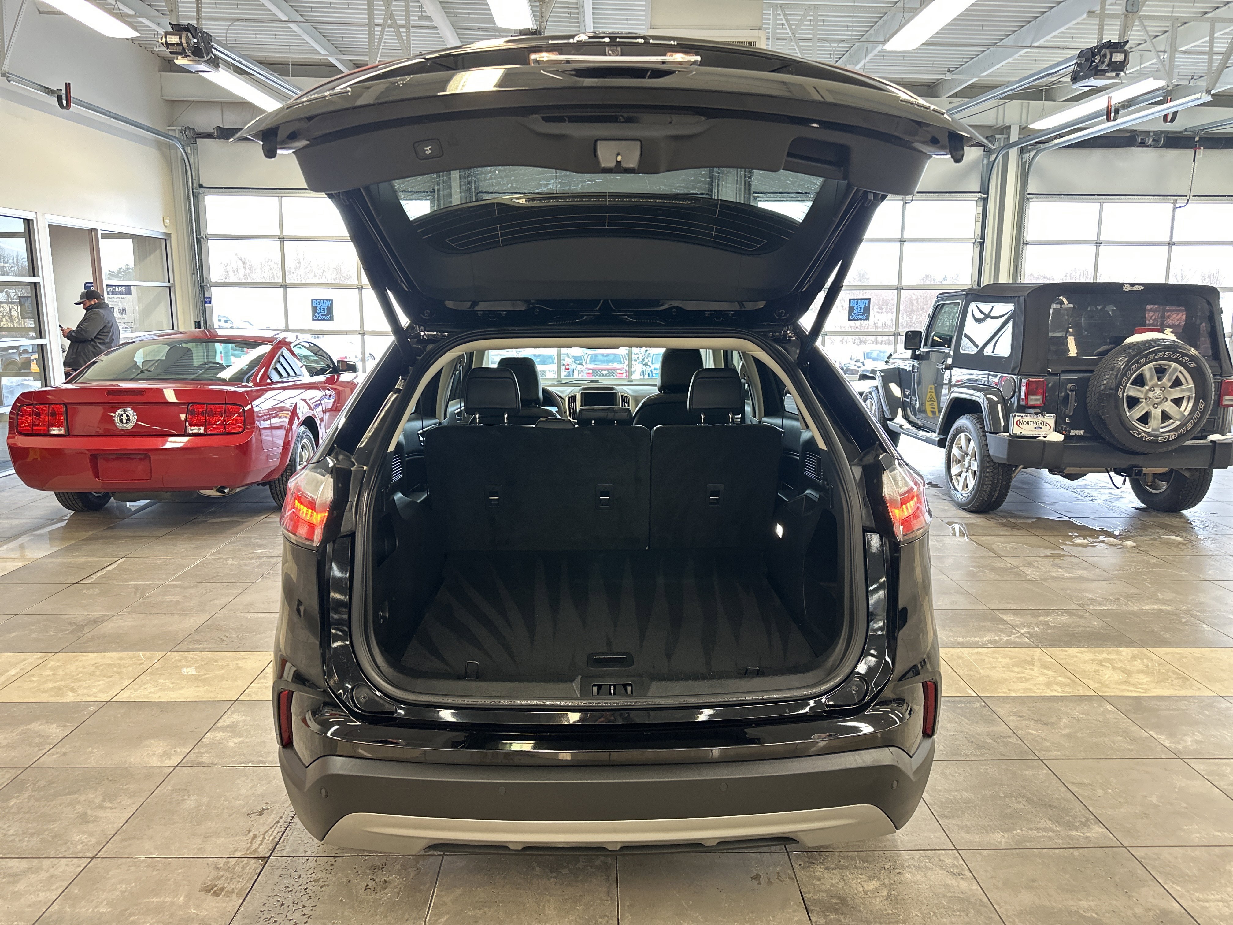 Used 2024 Ford Edge SEL w/ Convenience Package image 29