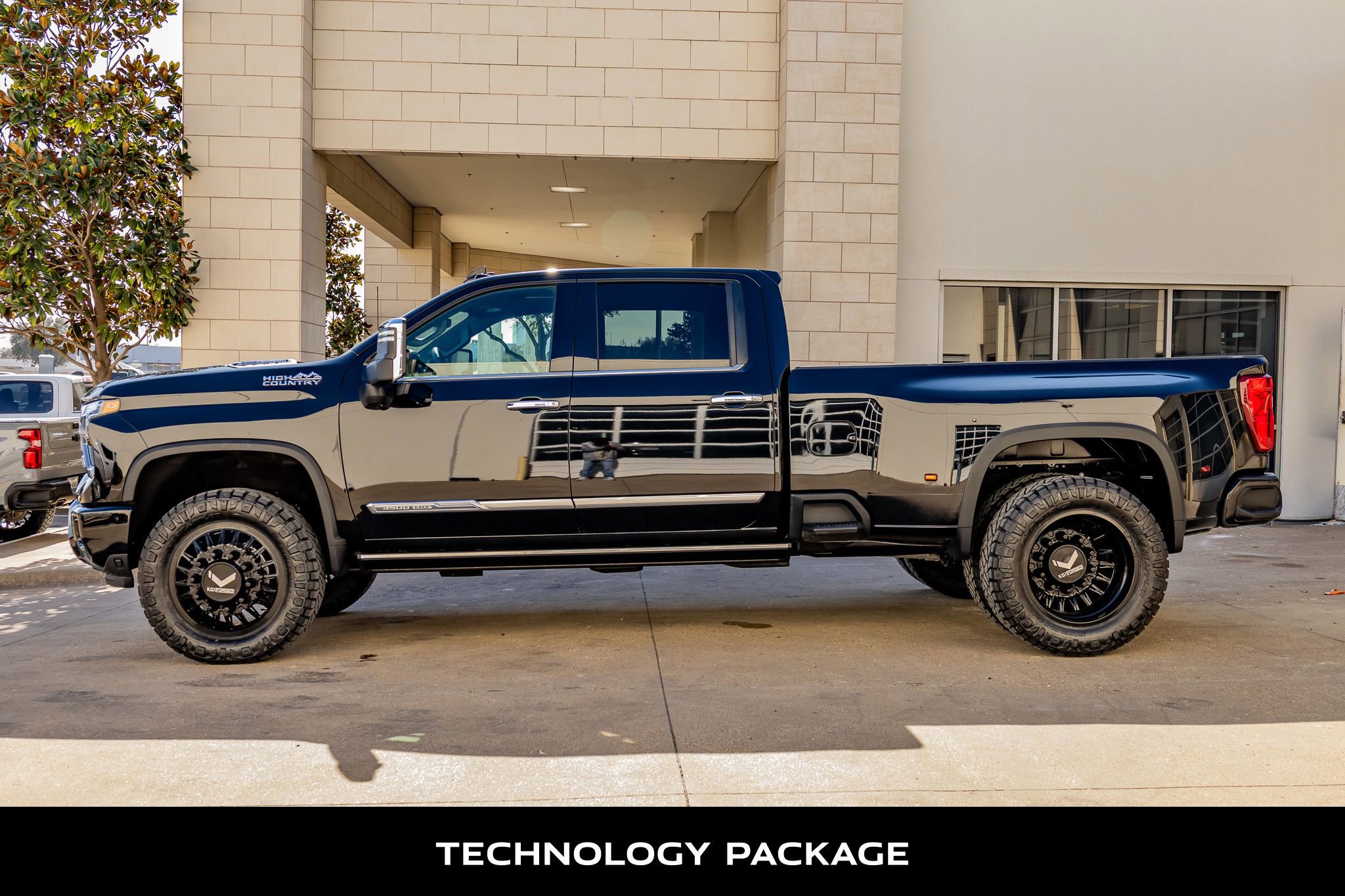 Used 2024 Chevrolet Silverado 3500 High Country w/ Technology Package image 6