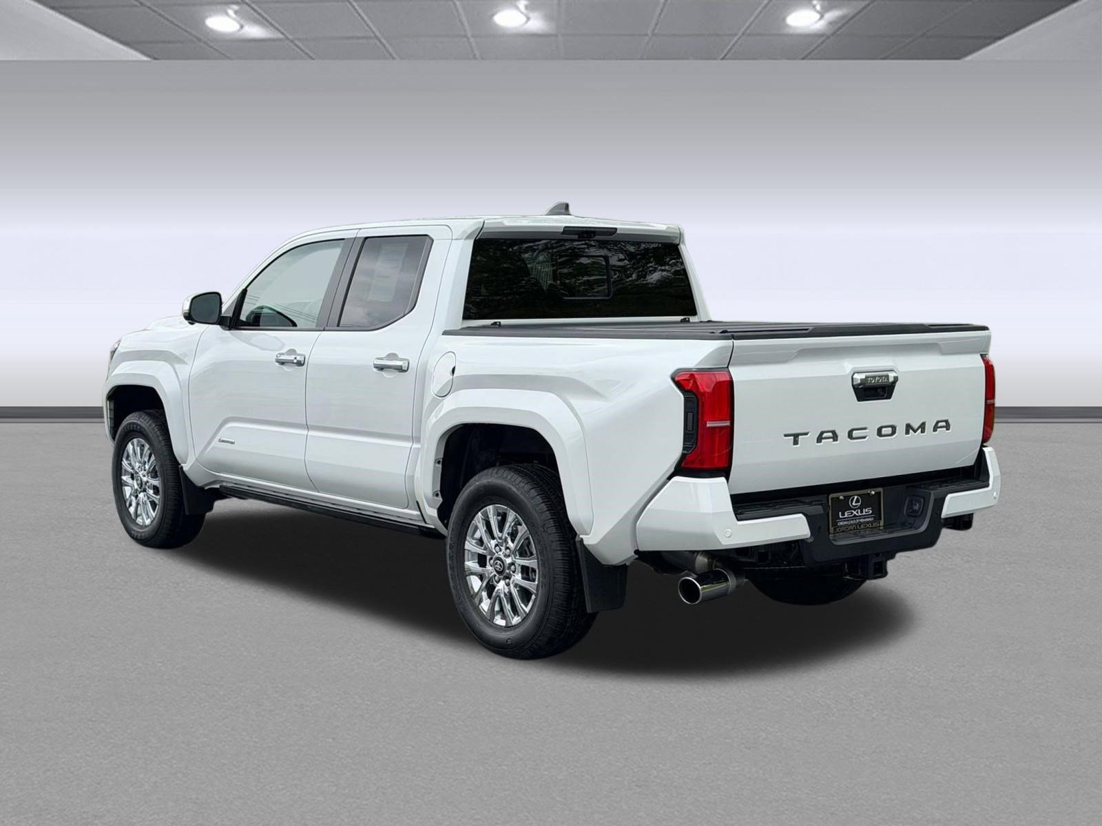 Used 2025 Toyota Tacoma Limited AWD/4WD image 3