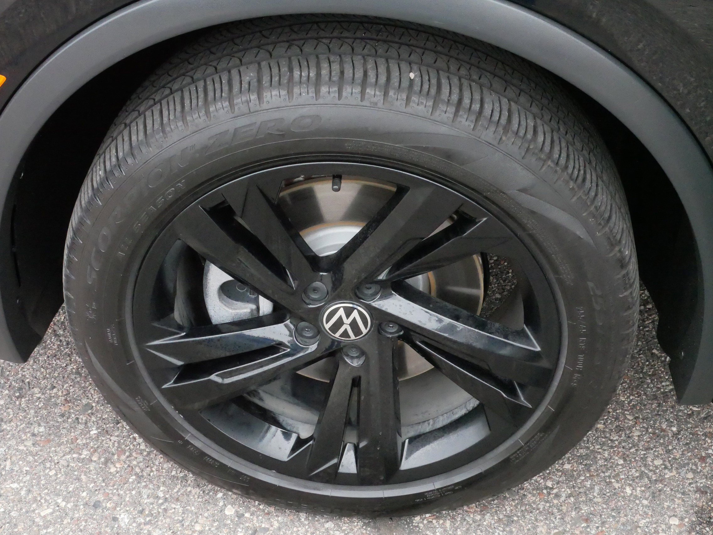 Certified 2024 Volkswagen Tiguan SE R-Line image 15