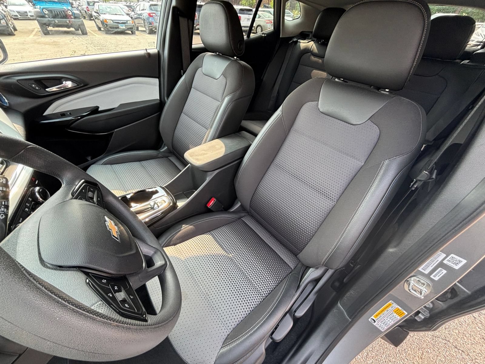Used 2025 Chevrolet Trax LT FWD image 35