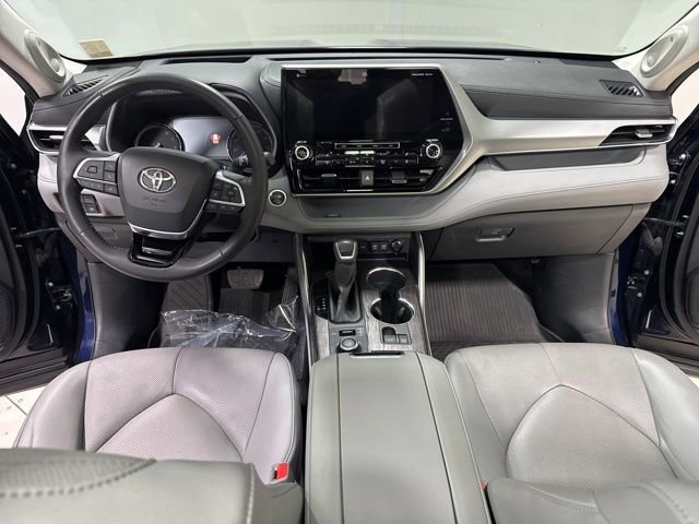 Used 2020 Toyota Highlander Platinum AWD/4WD image 18