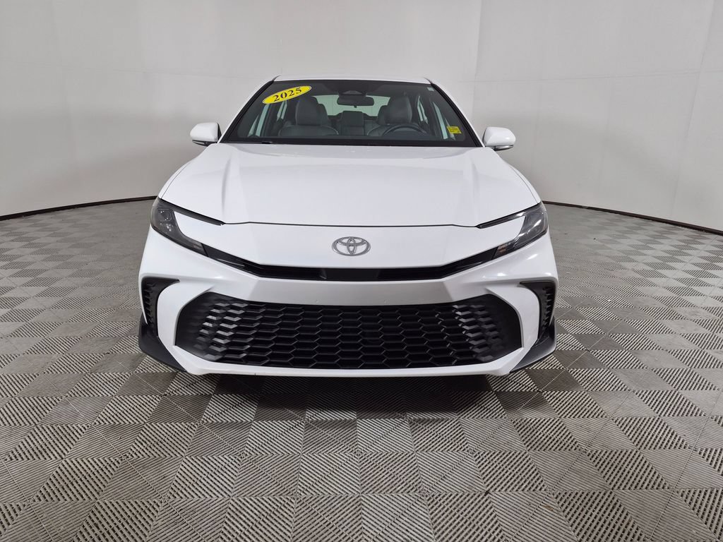 Used 2025 Toyota Camry SE FWD image 8