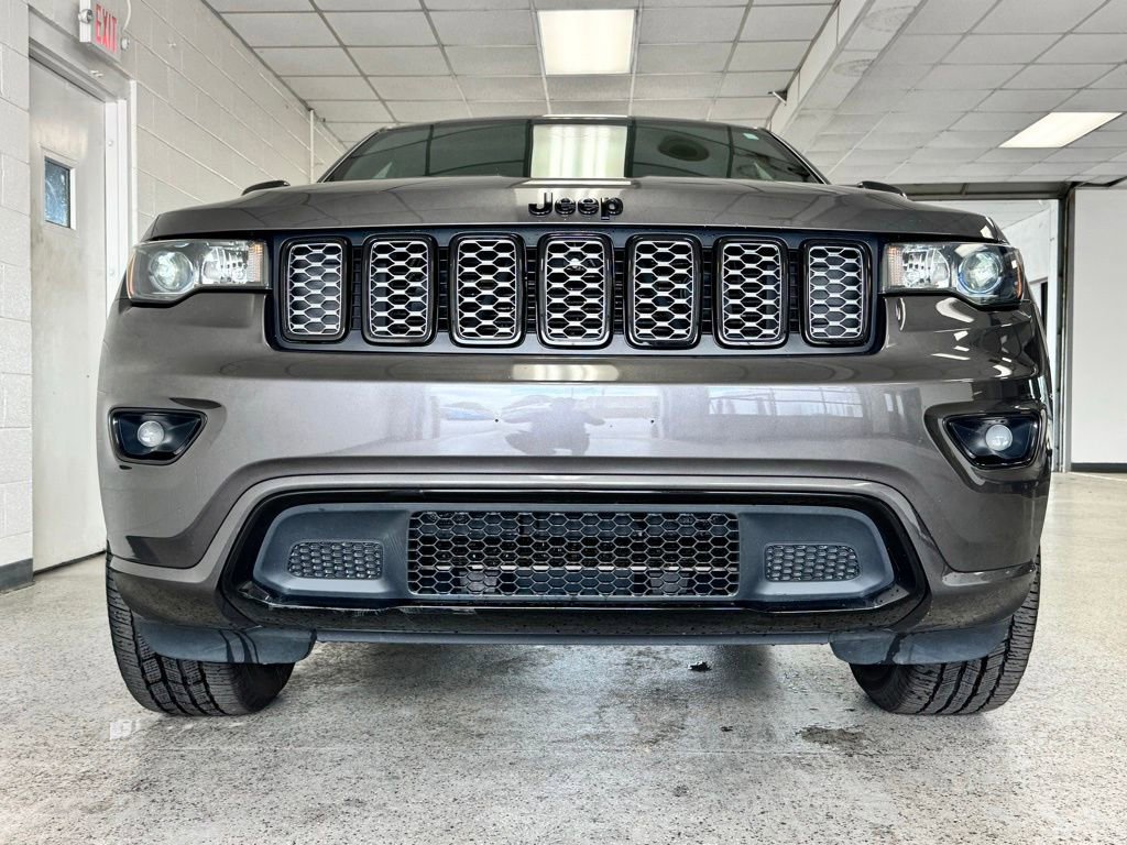 Used 2021 Jeep Grand Cherokee Laredo X AWD/4WD image 3