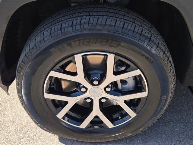 Certified 2024 Jeep Grand Cherokee L Limited w/ Luxury Tech Group II image 11