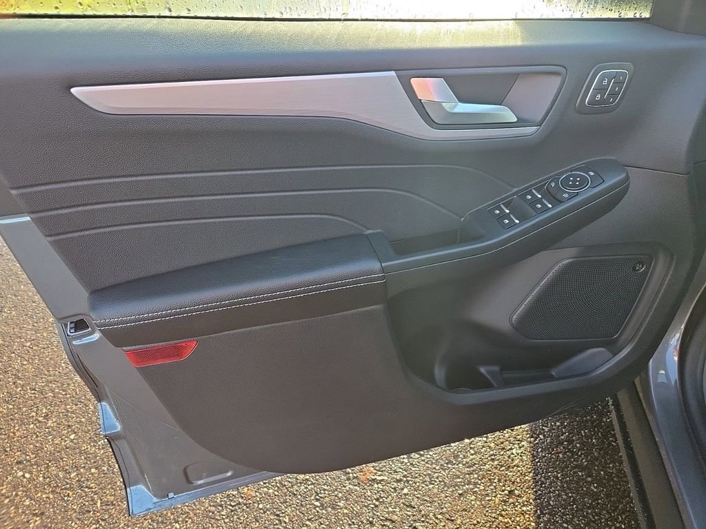 New 2025 Ford Escape SE w/ PHEV Premium Package image 18