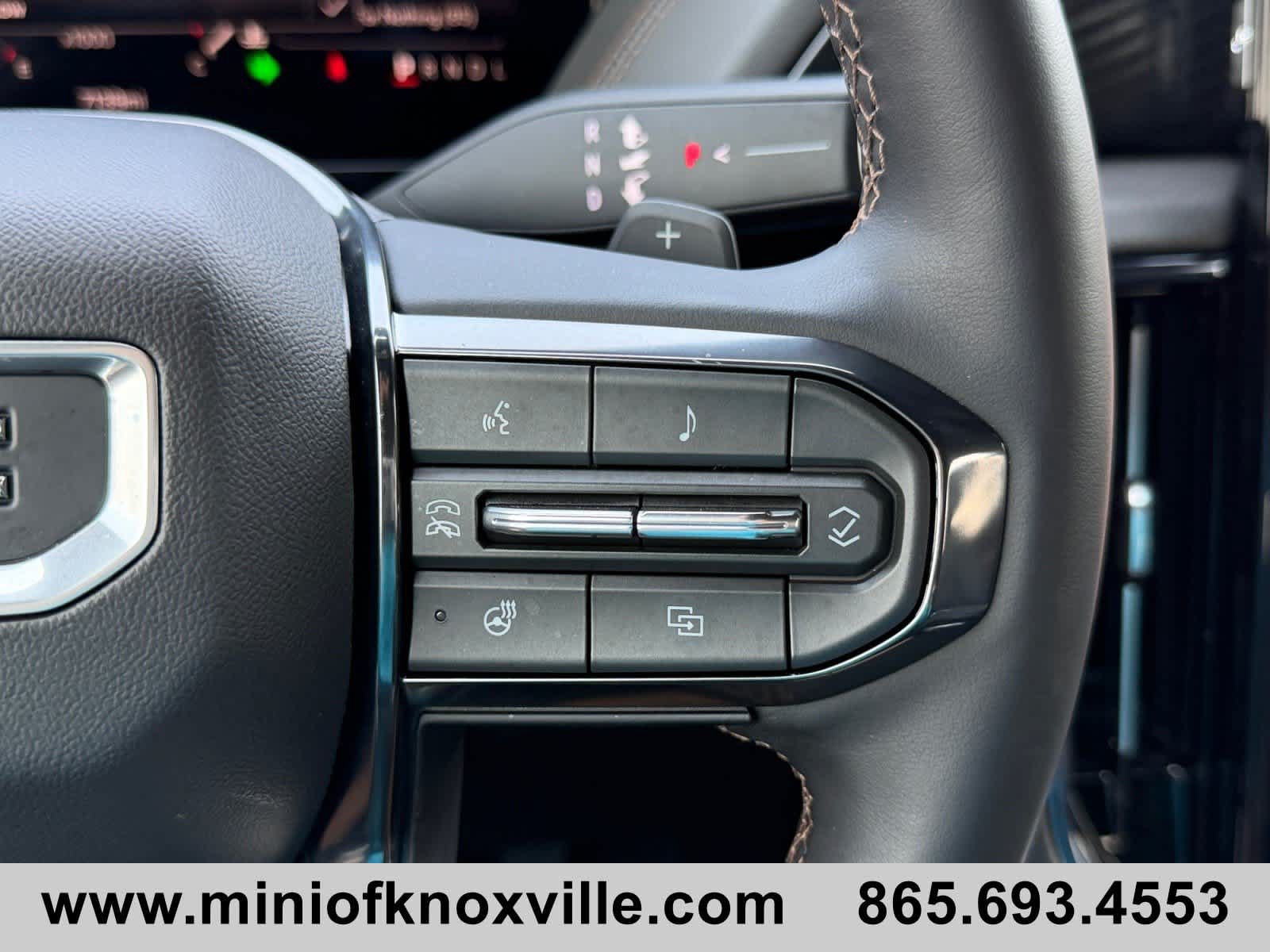 Used 2026 GMC Yukon XL AT4 AWD/4WD image 27