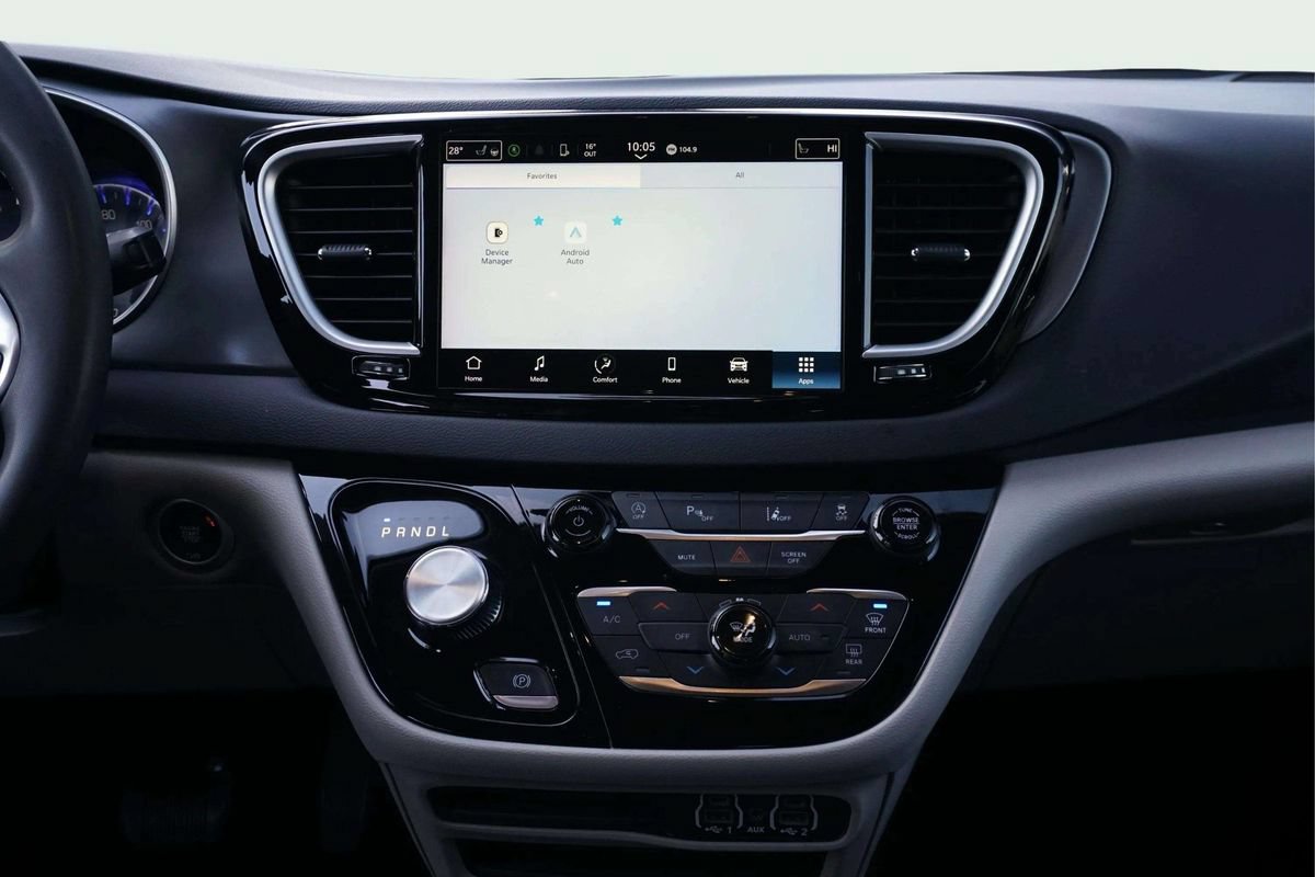 Used 2023 Chrysler Pacifica Touring-L FWD image 23
