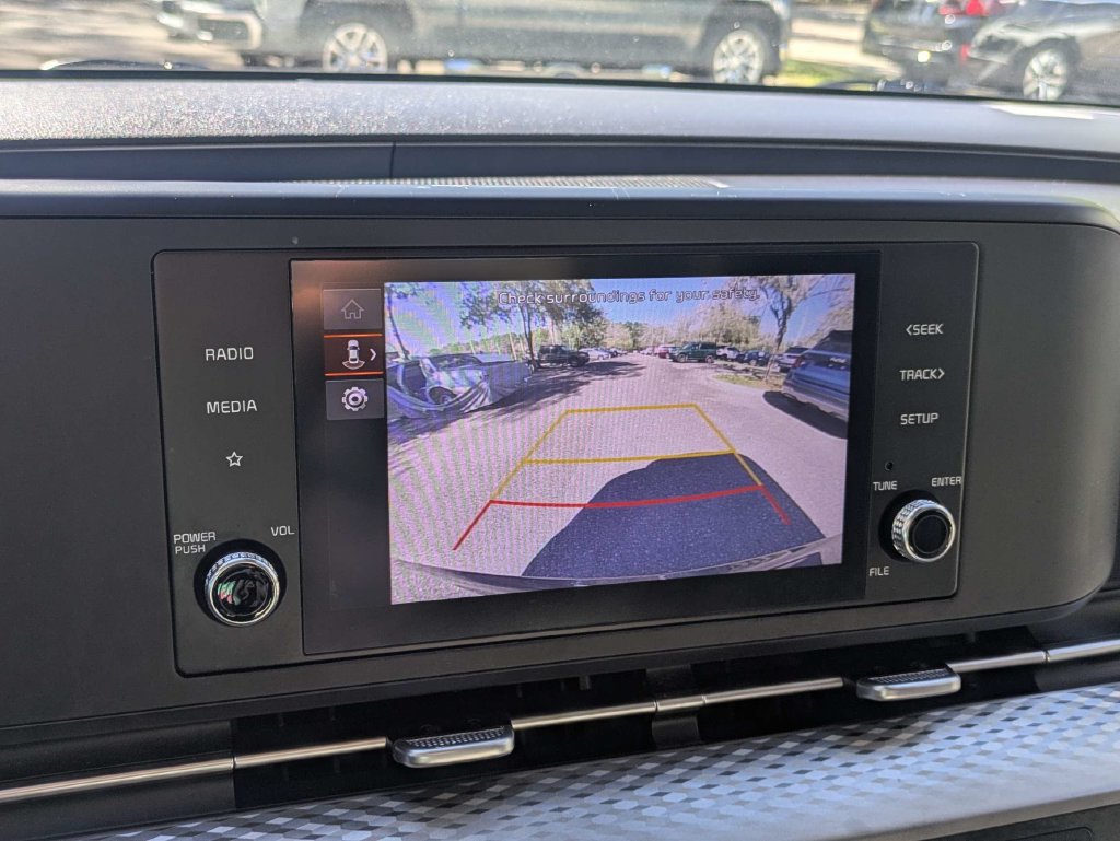 Used 2023 Kia Carnival LX FWD image 18