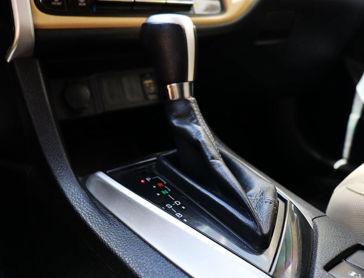 Used 2018 Toyota Corolla LE w/ Carpet Mat Package (TMS) FWD image 49