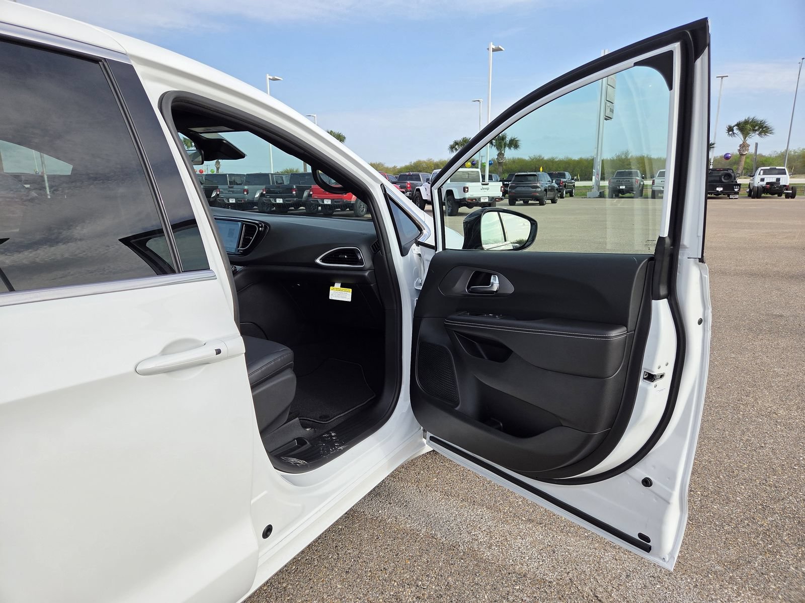 New 2026 Chrysler Voyager LX FWD image 17