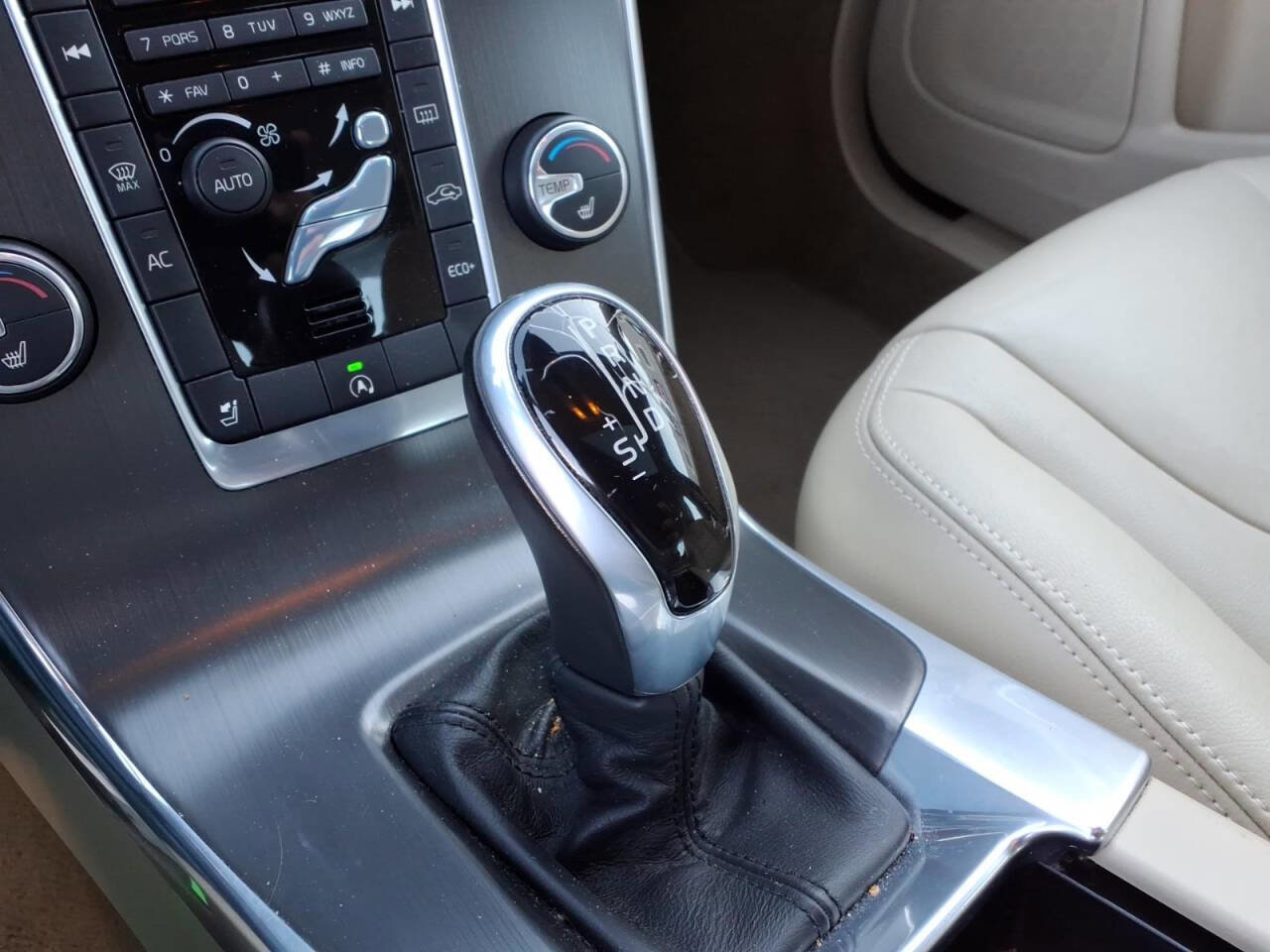 Used 2015 Volvo S60 T5 Premier image 23