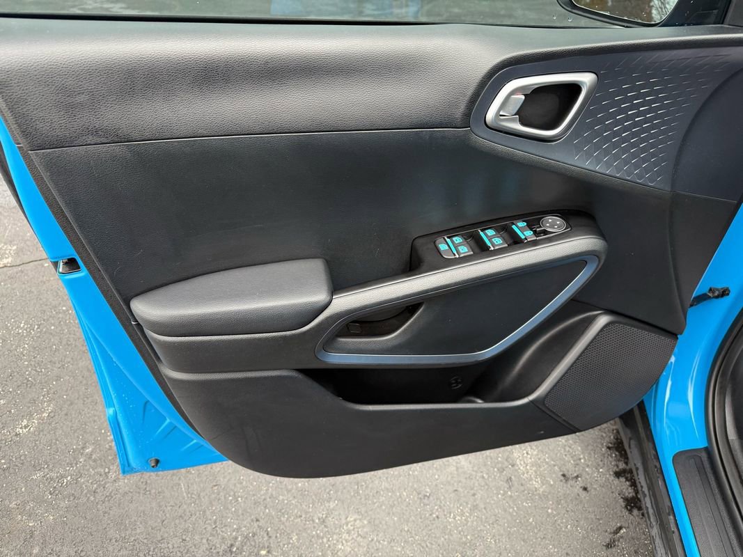 Used 2023 Kia Soul EX image 22