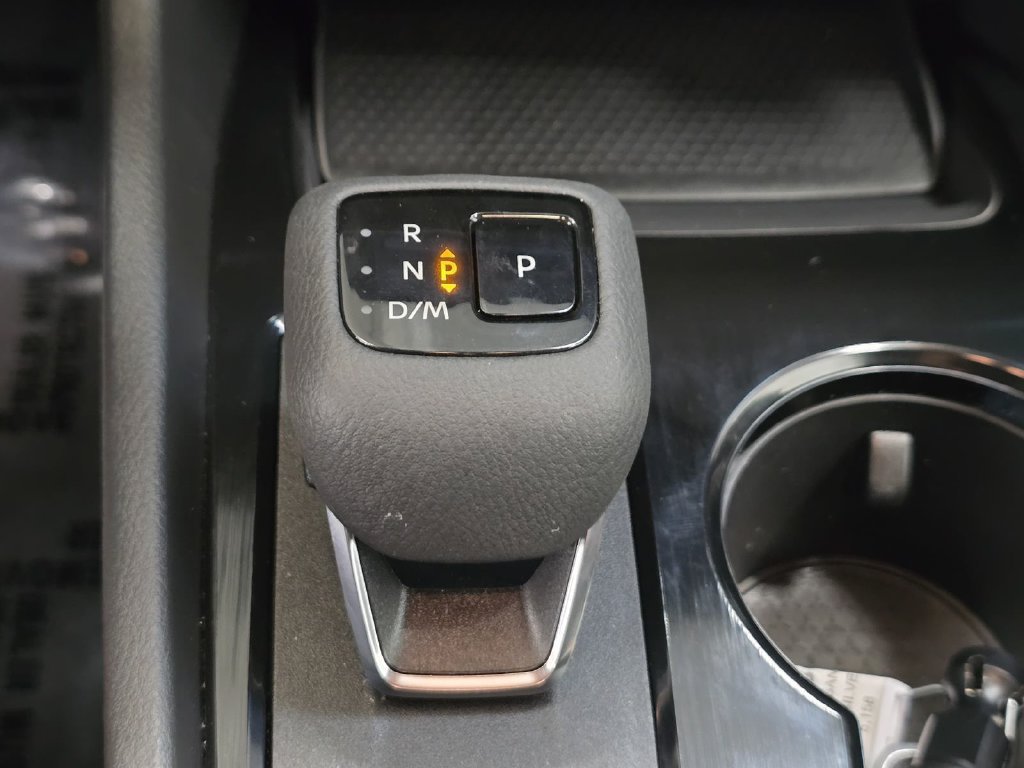 Used 2025 Nissan Rogue S FWD image 17