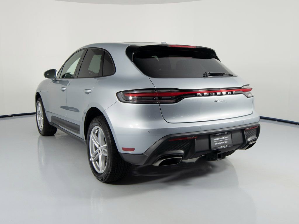 Certified 2025 Porsche Macan image 3