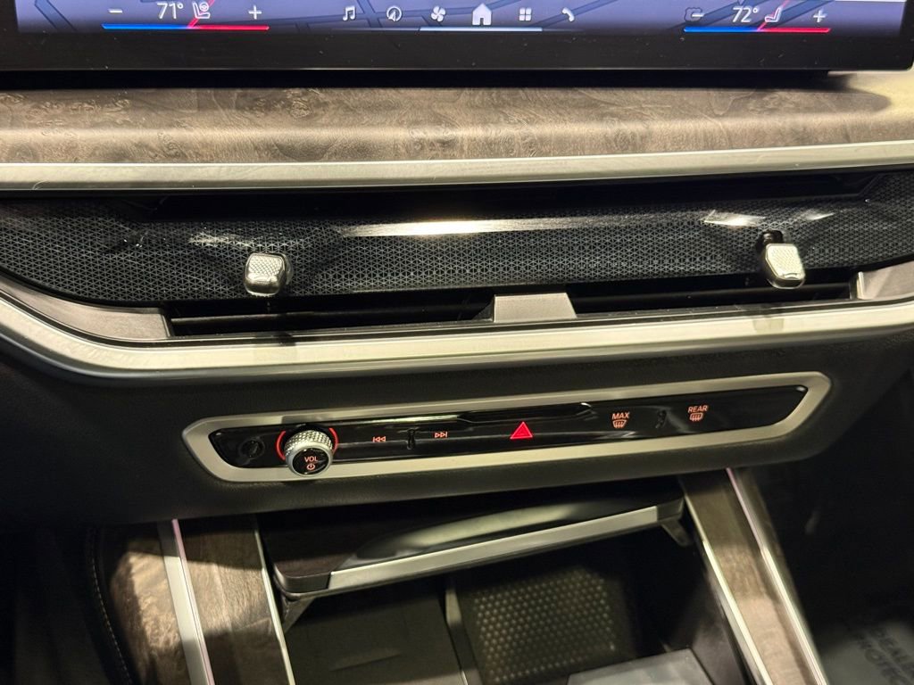 Used 2024 BMW X7 xDrive40i w/ Premium Package image 15