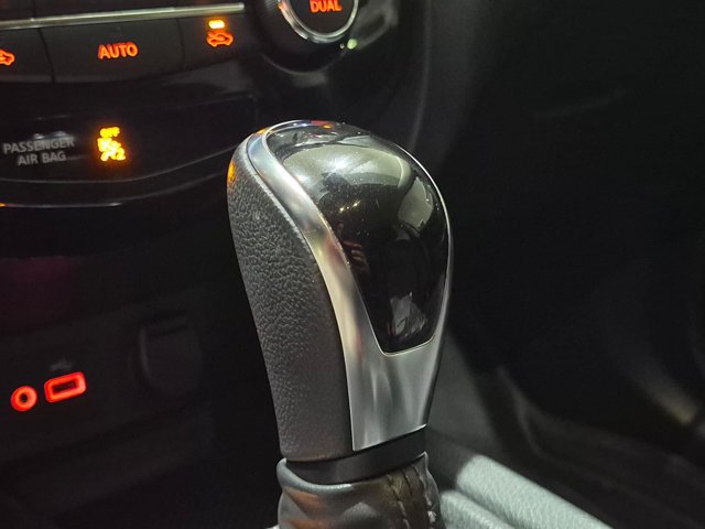 Used 2019 Nissan Rogue SV w/ Premium Package FWD image 24