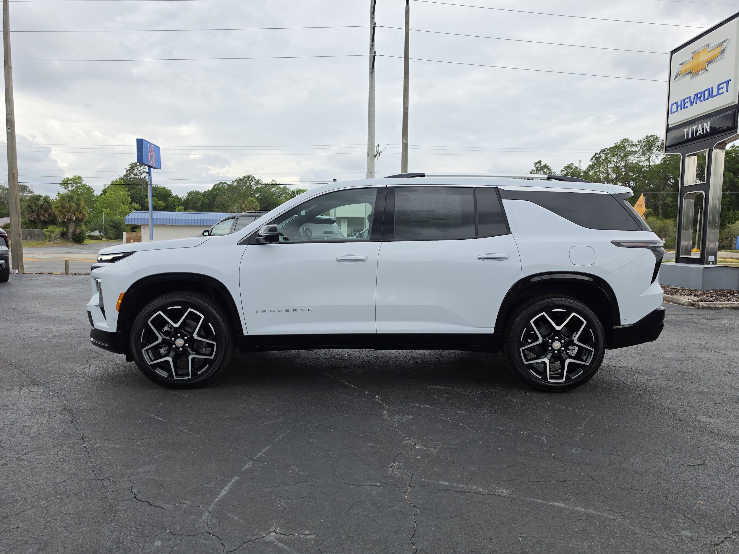 New 2026 Chevrolet Traverse High Country FWD image 7