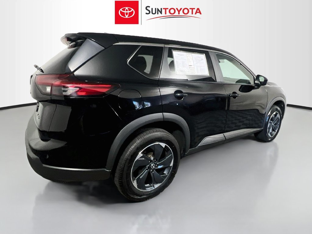 Used 2024 Nissan Rogue SV AWD/4WD image 3