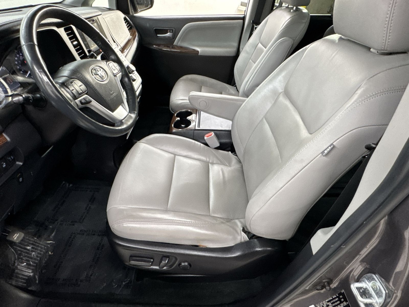 Used 2017 Toyota Sienna Limited Premium AWD/4WD image 16