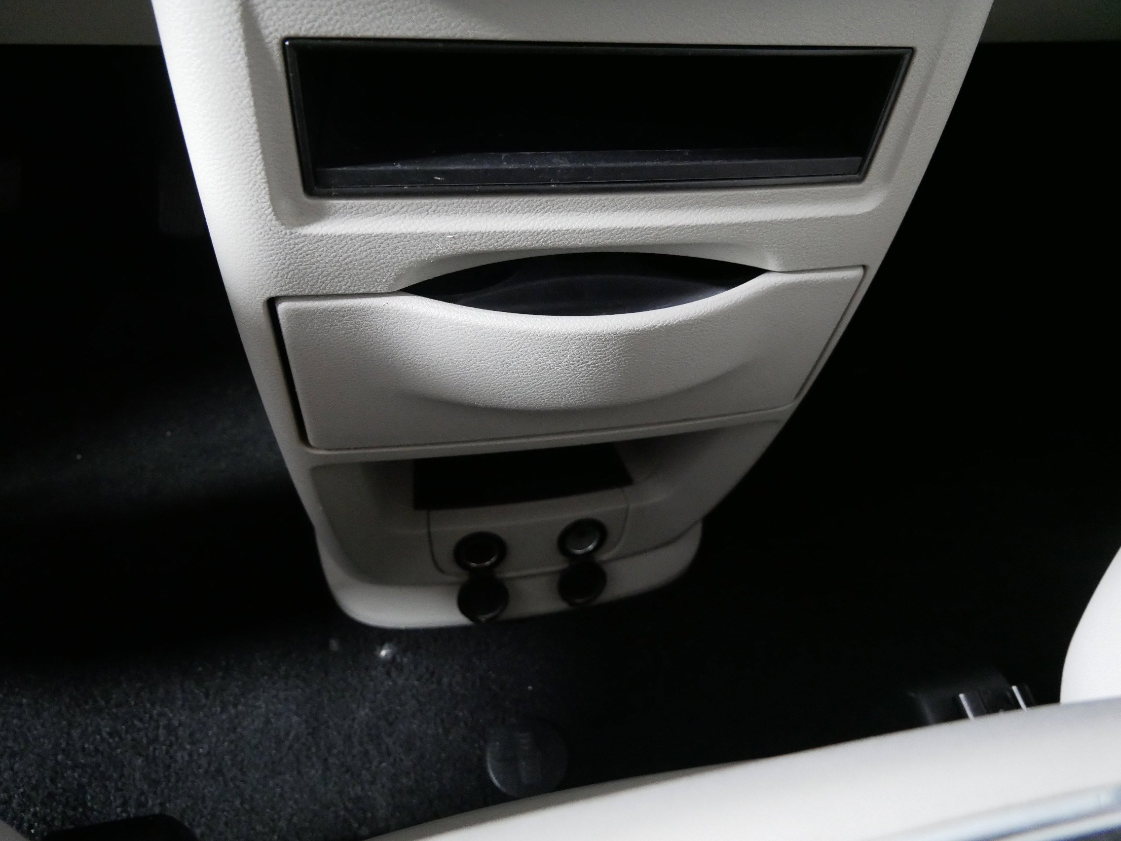Used 2014 Chrysler Town & Country Touring-L w/ Driver Convenience Group FWD image 29