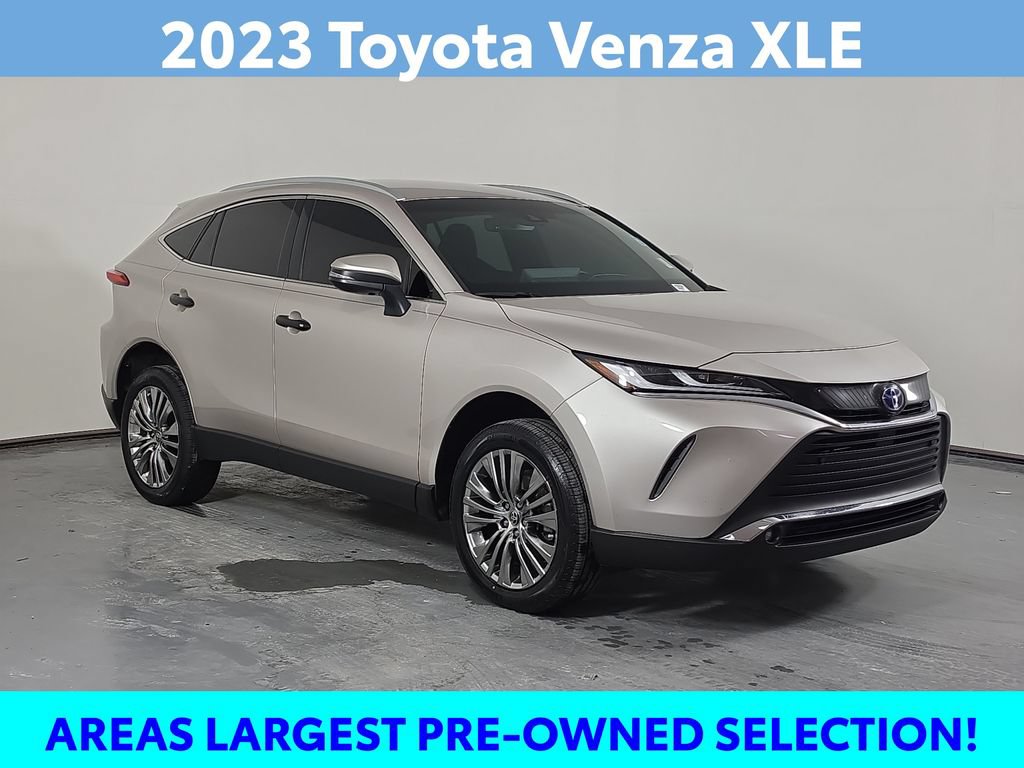Certified 2023 Toyota Venza XLE AWD/4WD image 3