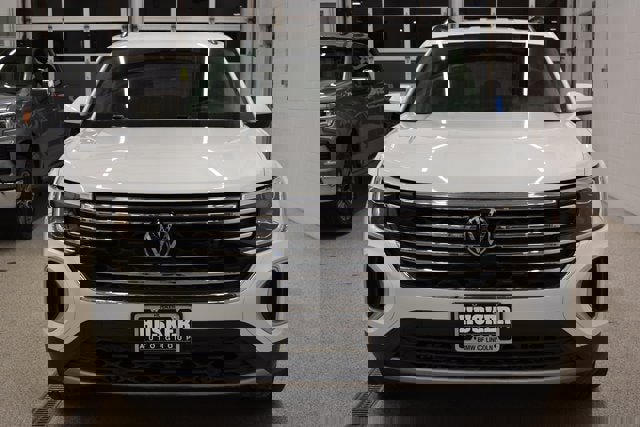 Used 2025 Volkswagen Atlas SE image 3