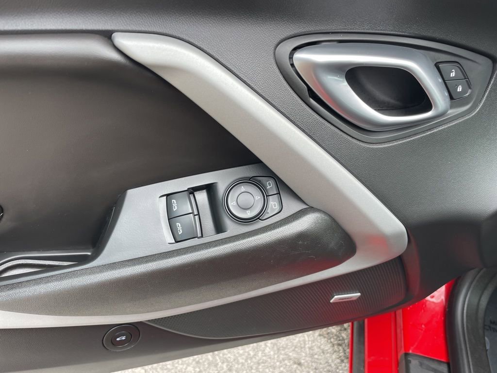 Used 2018 Chevrolet Camaro LT w/ Technology Package RWD image 8