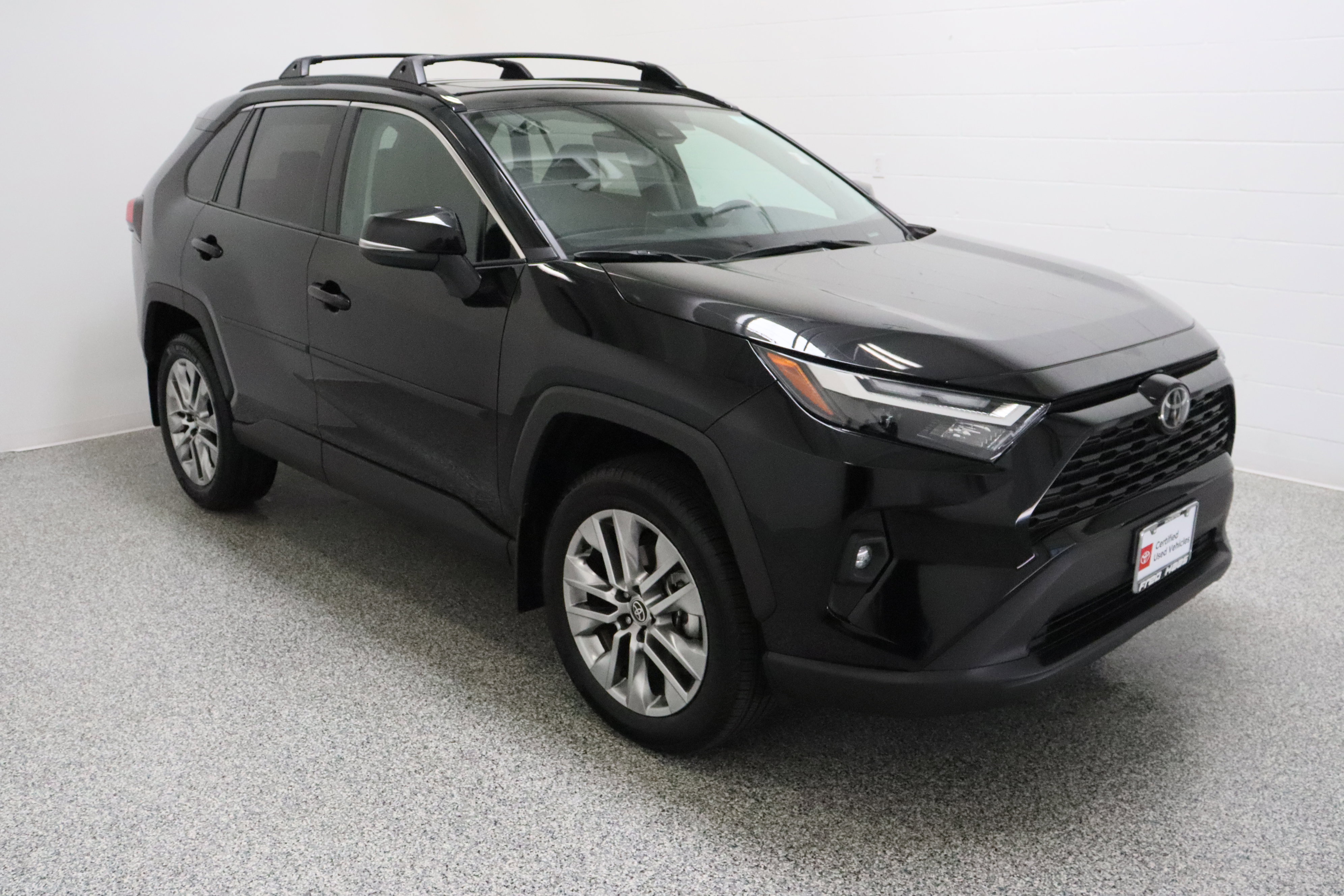 Used 2025 Toyota RAV4 XLE Premium FWD image 4