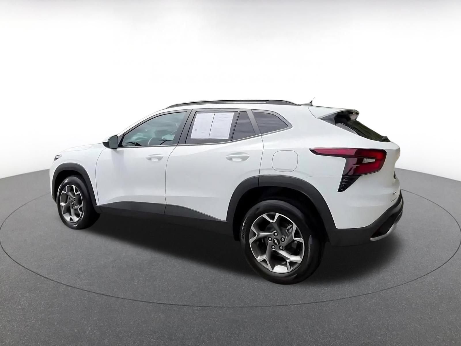 Used 2025 Chevrolet Trax LT FWD image 10