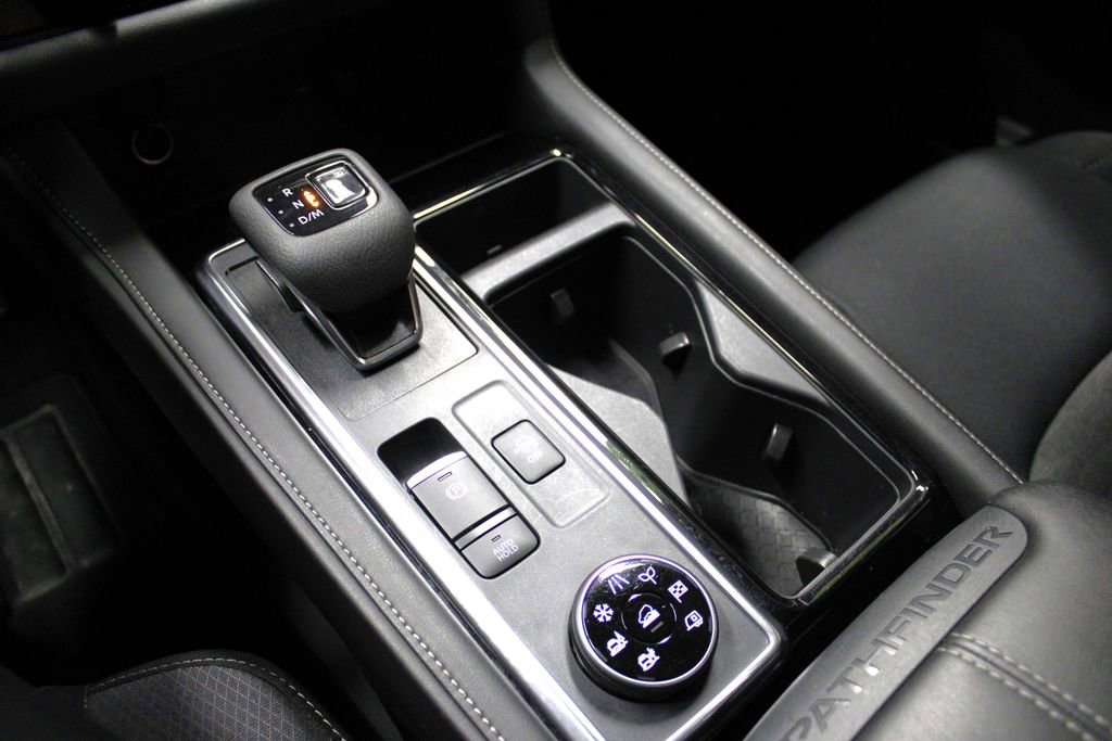 Used 2025 Nissan Pathfinder SV AWD/4WD image 21