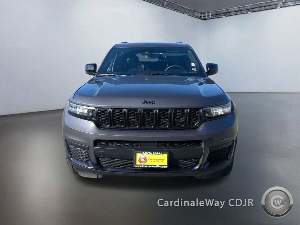 Used 2023 Jeep Grand Cherokee L Laredo image 2