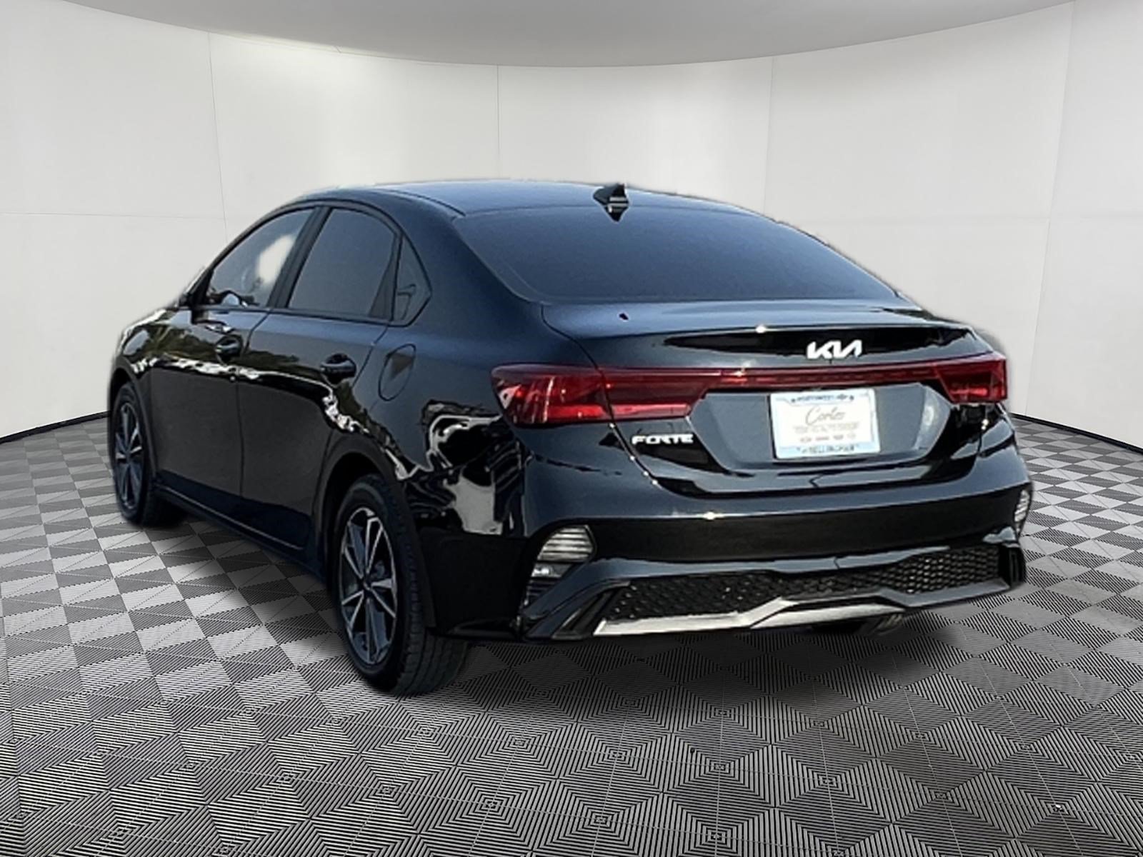 Used 2023 Kia Forte LXS w/ LXS Technology Package FWD image 4