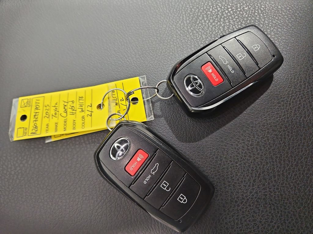 Used 2025 Toyota Camry SE FWD image 27