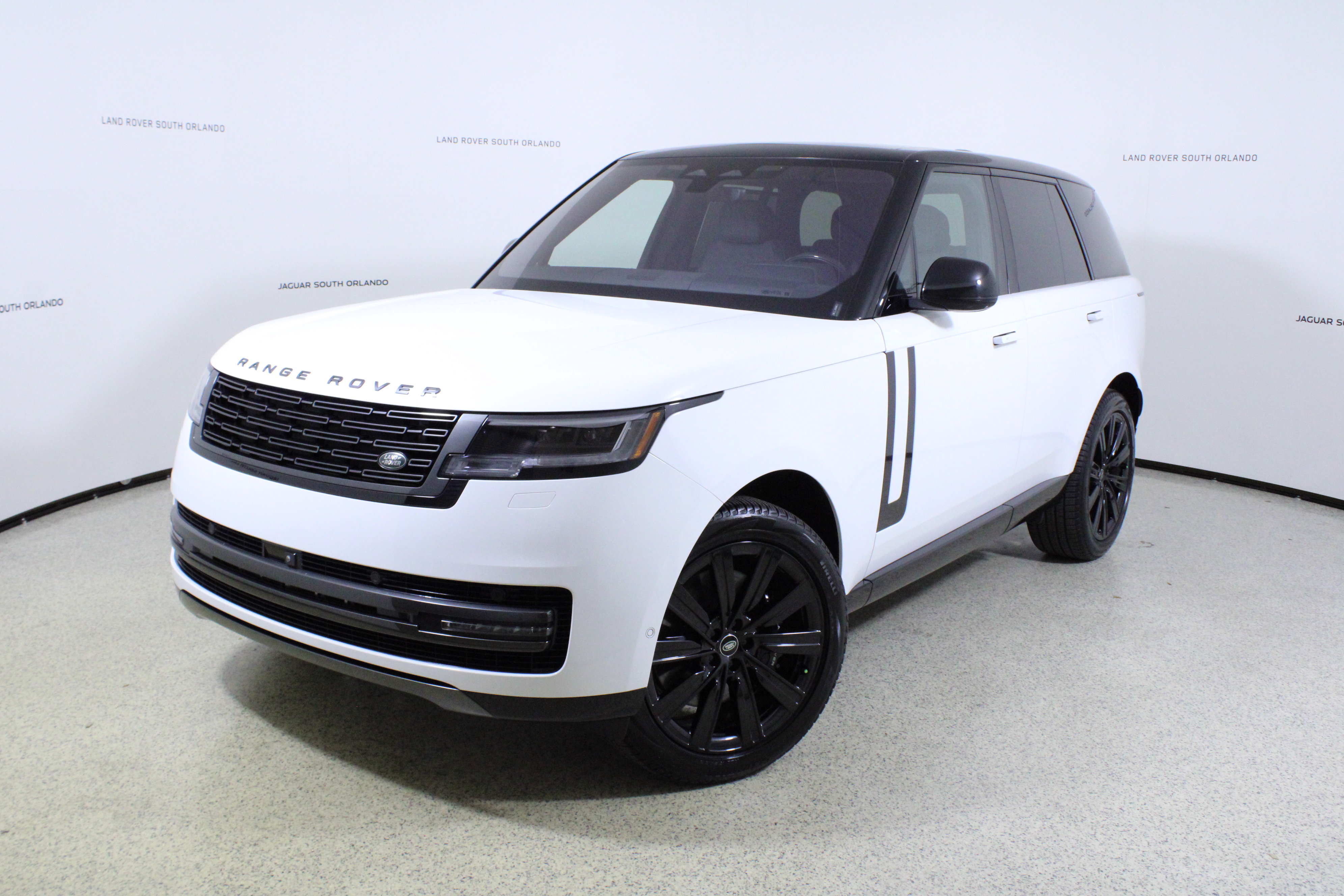Used 2023 Land Rover Range Rover SE image 1