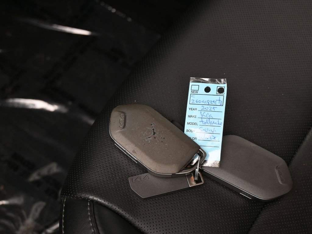 Used 2025 Kia Telluride LX FWD image 18