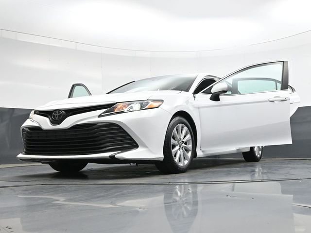 Used 2018 Toyota Camry LE FWD image 39