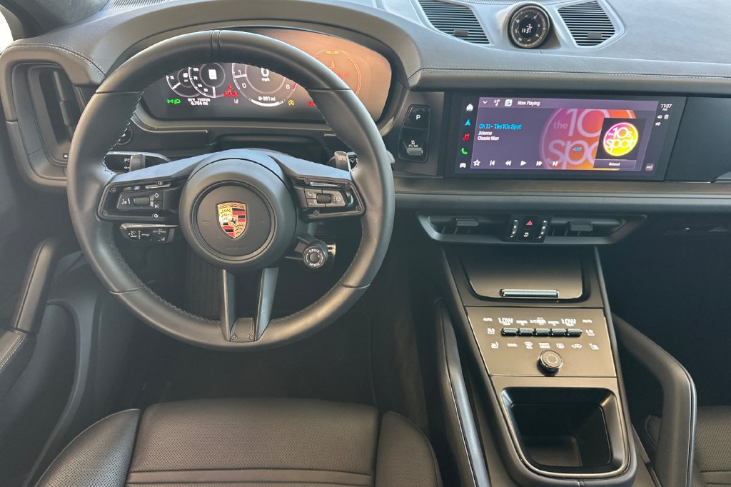 Used 2026 Porsche Cayenne GTS AWD/4WD image 16