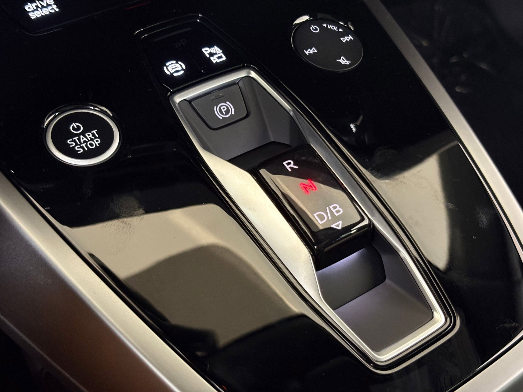 New 2026 Audi Q4 e-tron Premium image 17