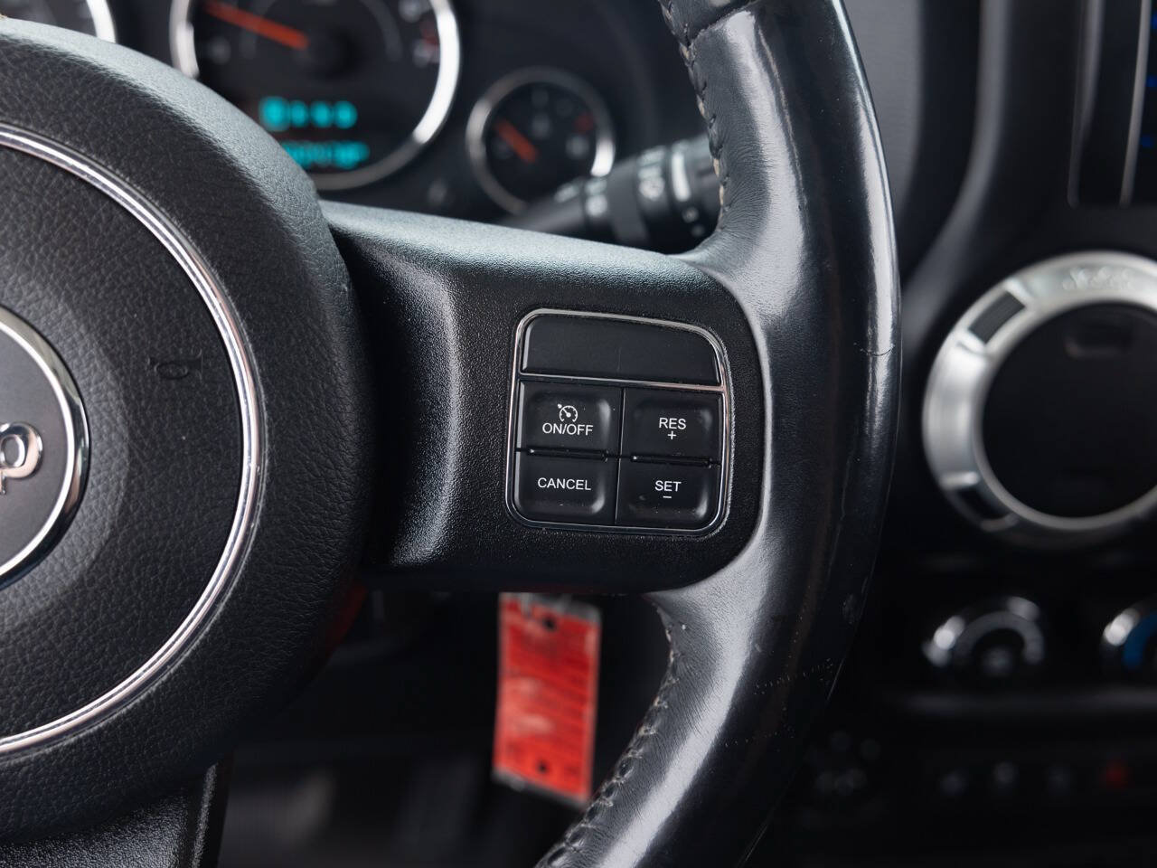 Used 2017 Jeep Wrangler Unlimited Sahara w/ Connectivity Group AWD/4WD image 35