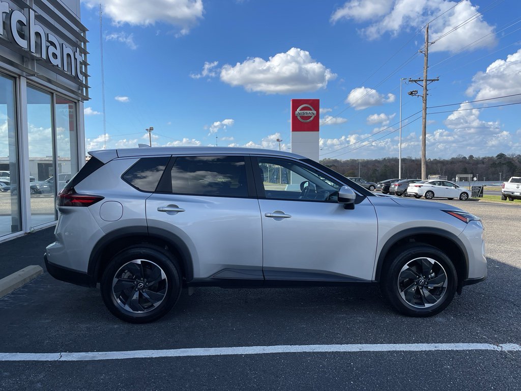 Certified 2025 Nissan Rogue SV image 22
