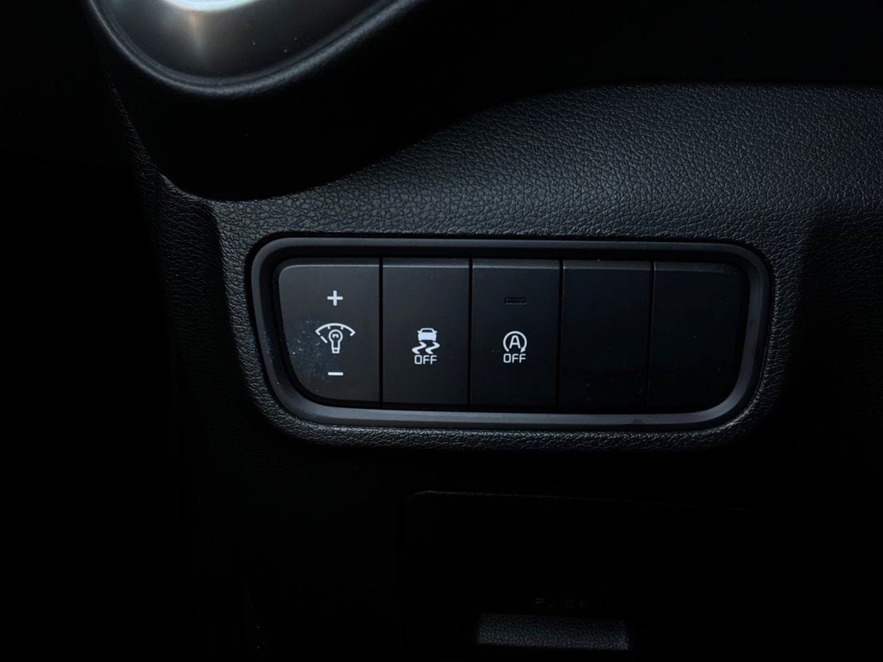 Used 2025 Kia Soul LX w/ LX Technology Package FWD image 20