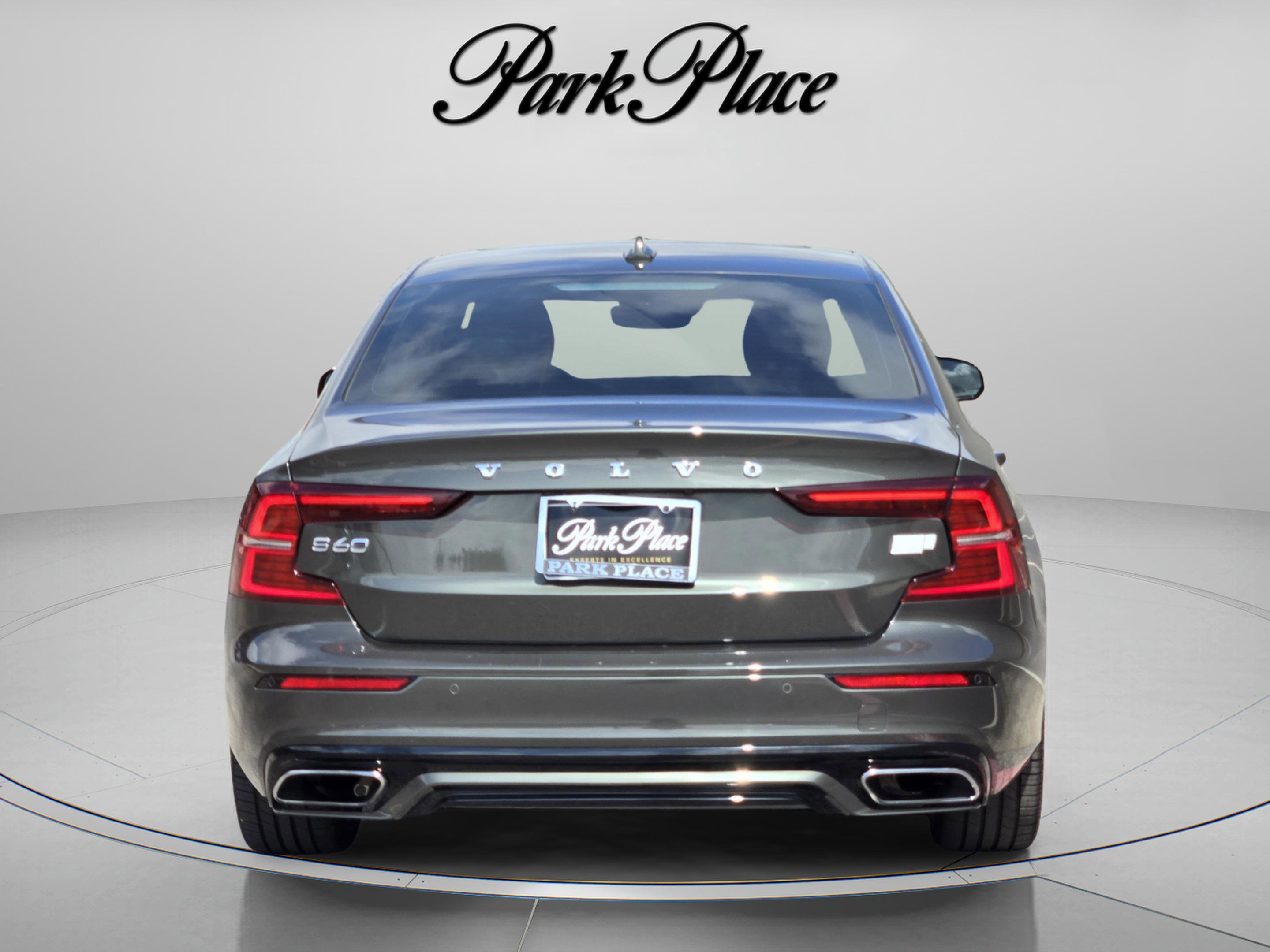 Used 2022 Volvo S60 T8 R-Design Expression w/ Premium Package image 4
