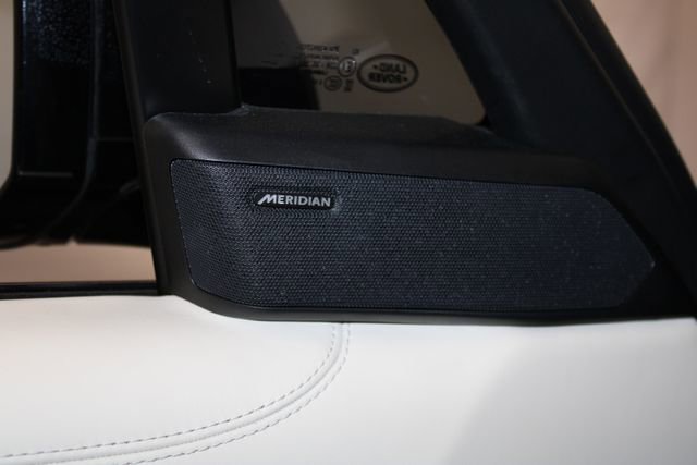 Used 2025 Land Rover Range Rover SE image 38