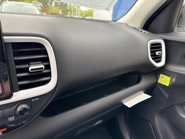 Used 2025 Hyundai Venue Limited image 41