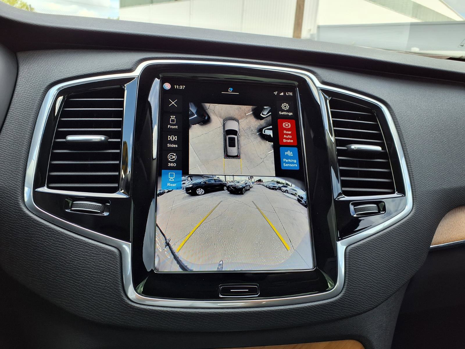 Certified 2024 Volvo XC90 B5 Plus w/ Protection Package Premier image 28