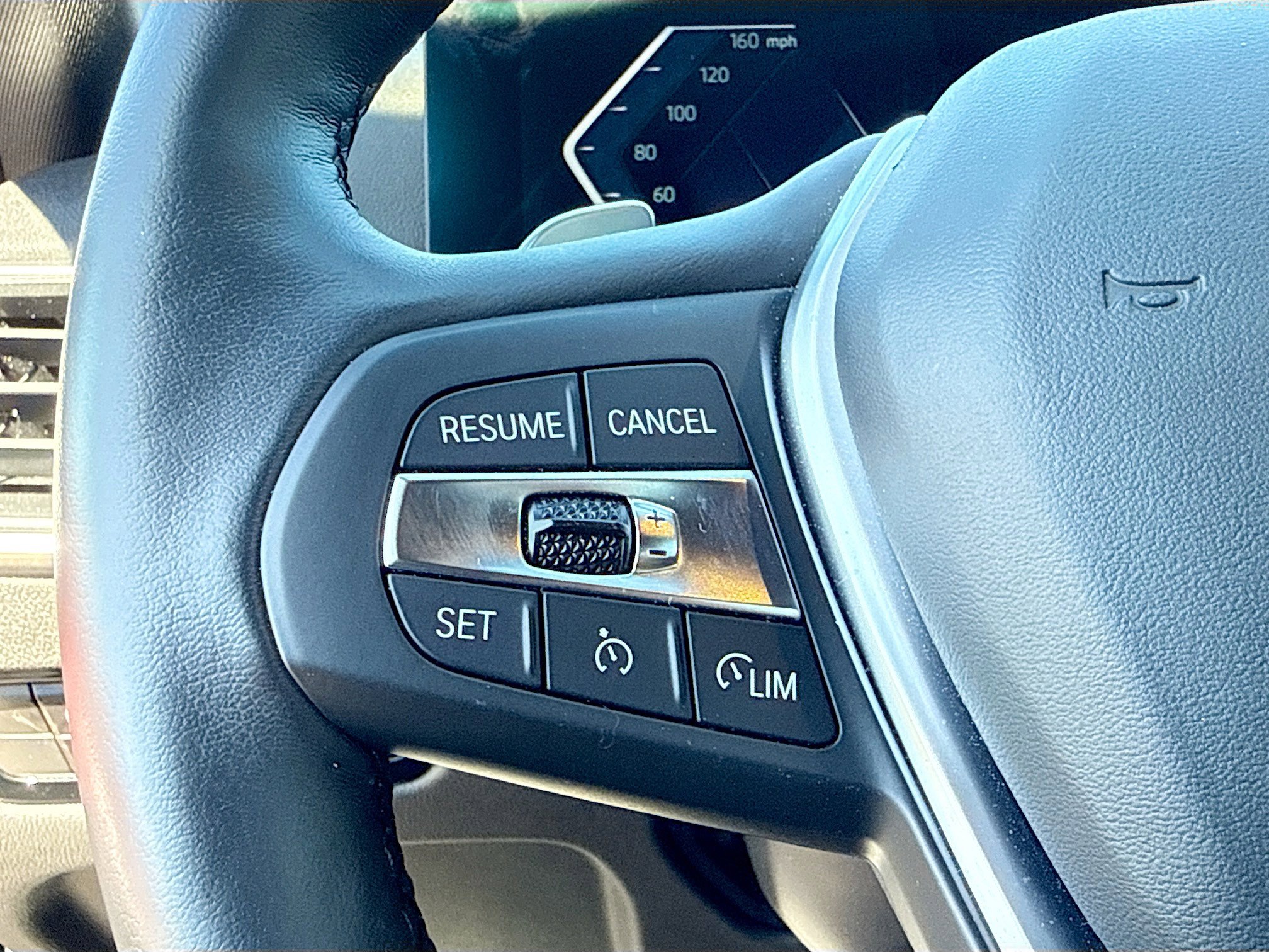 Used 2023 BMW 330i Sedan w/ Premium Package image 37