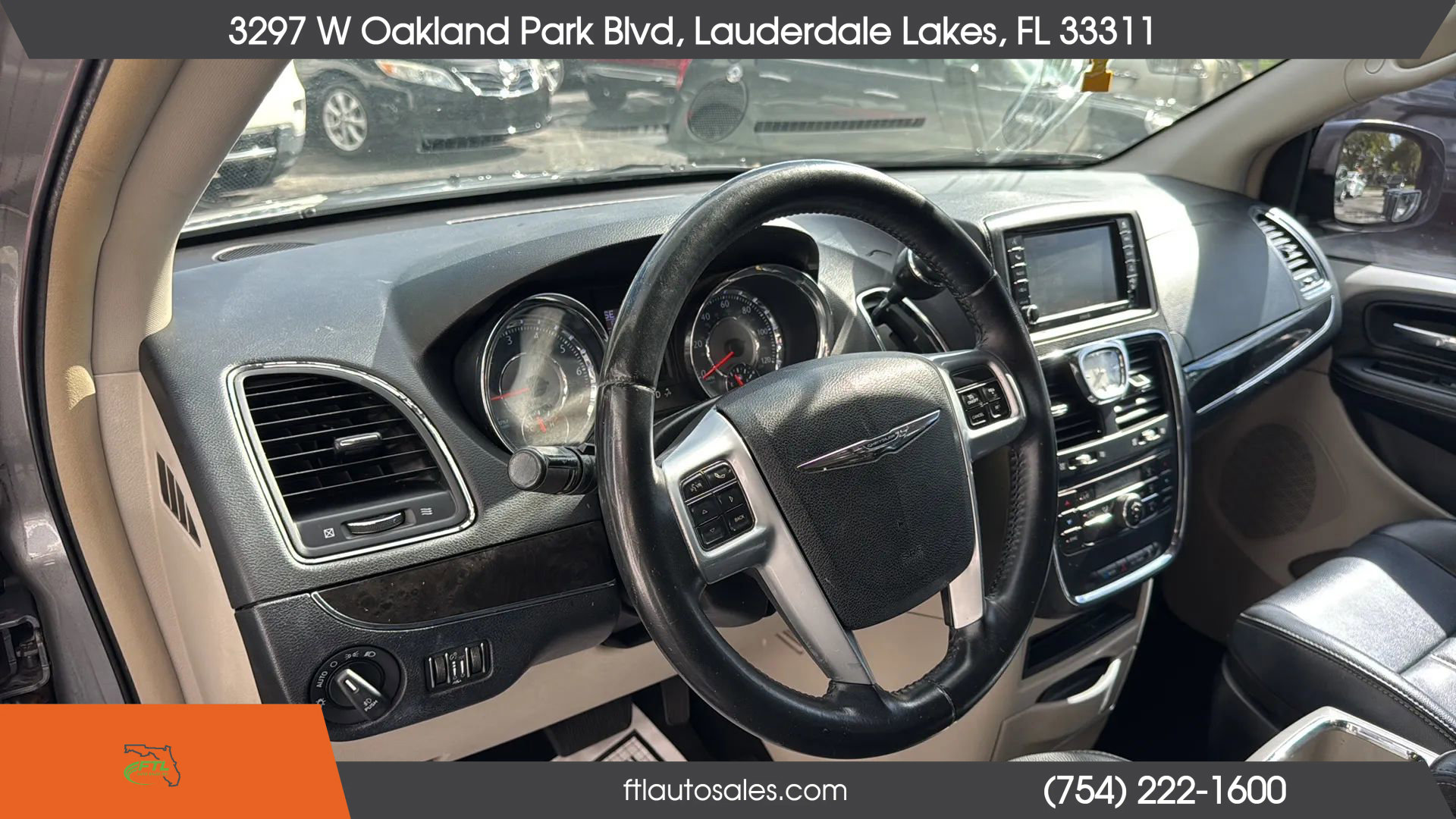 Used 2013 Chrysler Town & Country Touring image 20