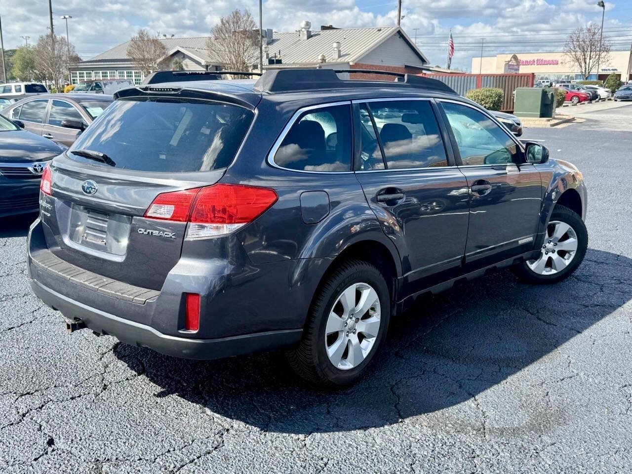 Used 2010 Subaru Outback 2.5i Premium AWD/4WD image 5
