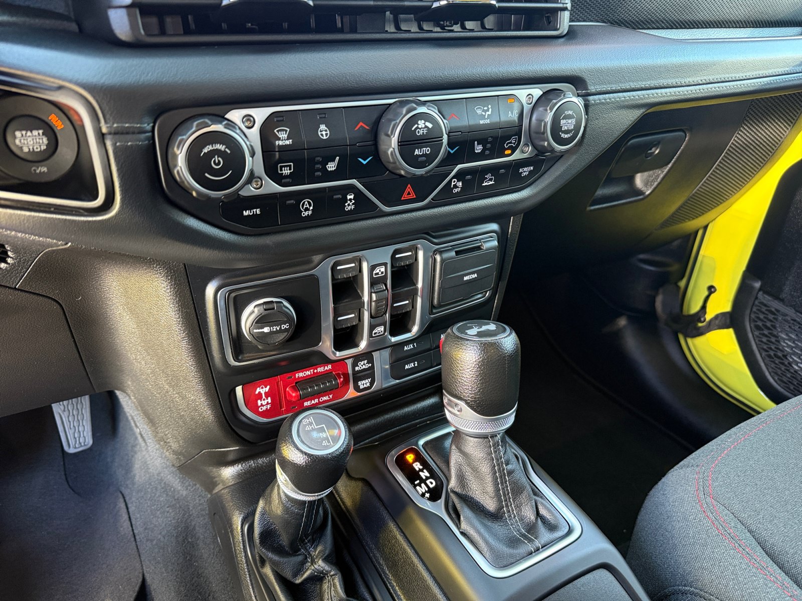 Used 2024 Jeep Wrangler Unlimited Rubicon w/ Safety Group AWD/4WD image 13